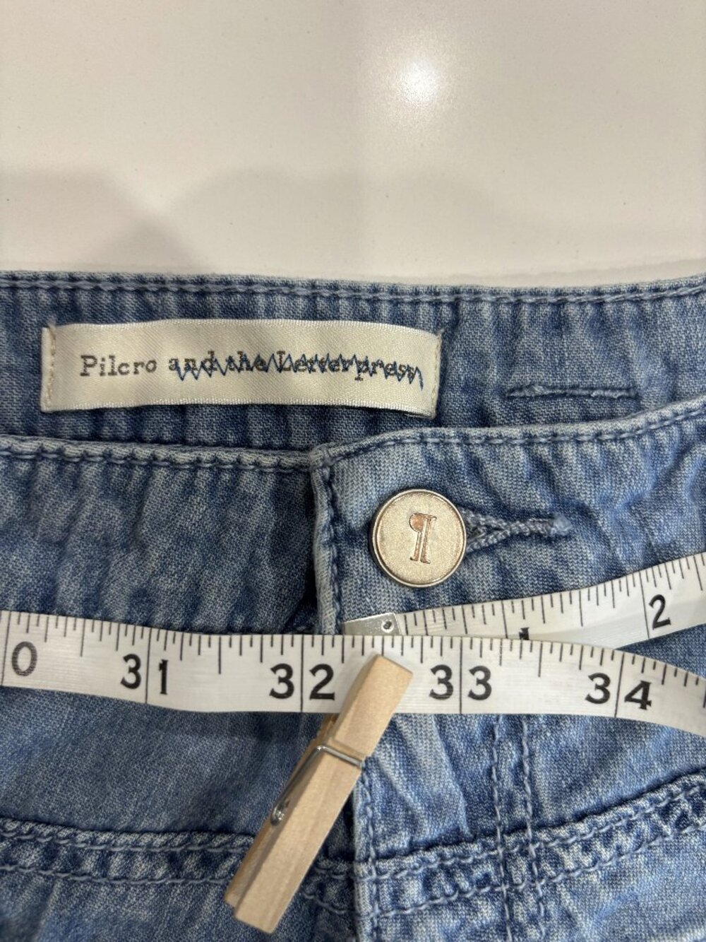 29 Pilcro Wide Flared Jeans Light Wash Raw Hem Blue Denim Worn Flowy Pants - Picture 10 of 10